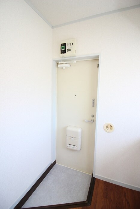 物件内観写真12　(玄関)