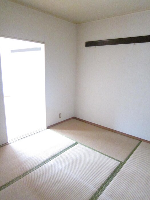 物件内観写真4　(居室)