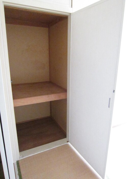 物件内観写真10　(収納)