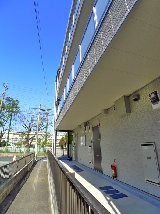 物件外観写真2　(エントランス部分)