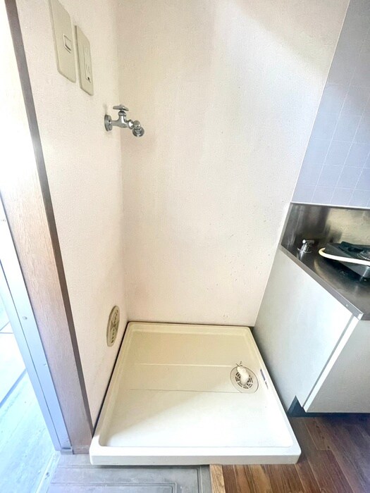 物件内観写真14　(洗濯機置場)