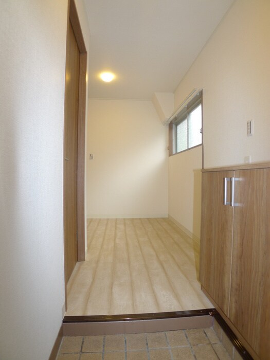 物件内観写真17　(玄関)
