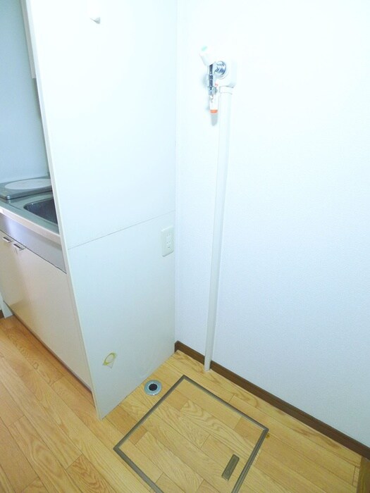 物件内観写真12　(洗濯機置場)