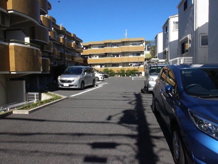 物件外観写真2　(駐車場)