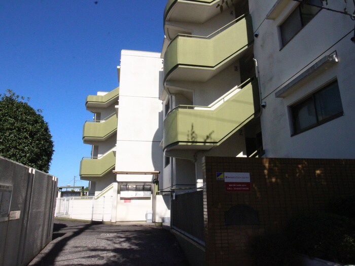 物件外観写真4　(エントランス部分)