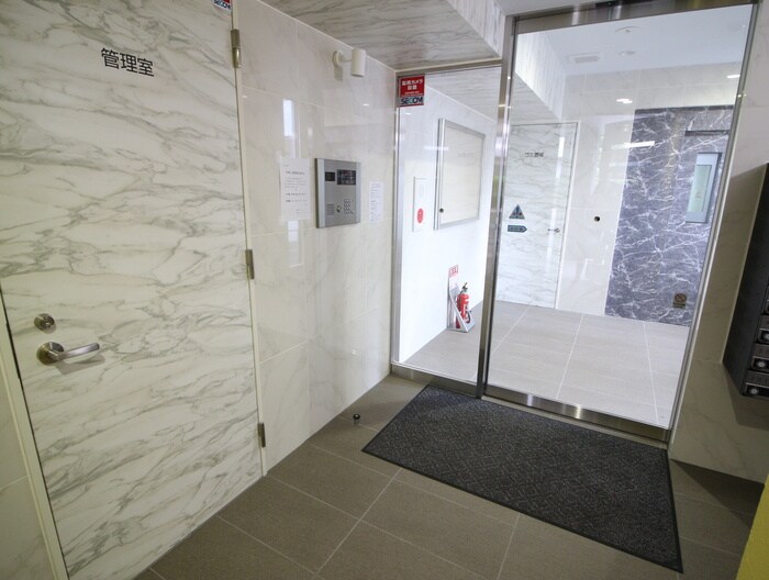 物件外観写真4　(エントランス部分)