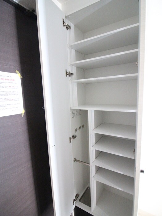 物件内観写真15　(靴箱)