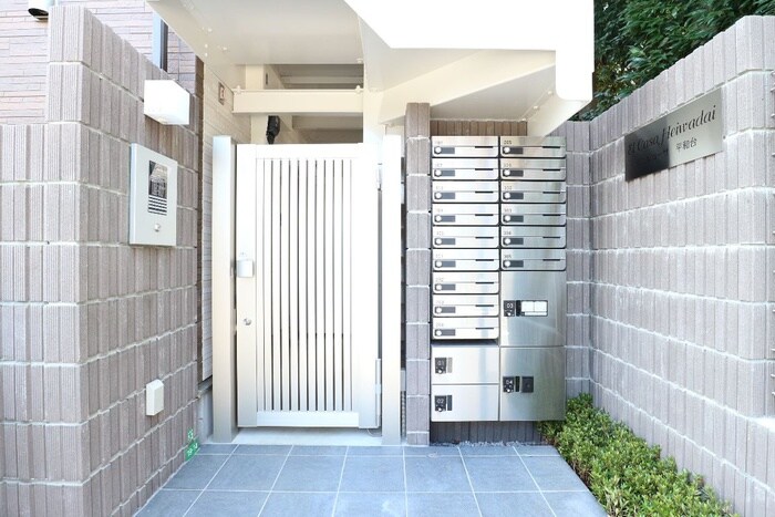 物件外観写真2　(エントランス部分)