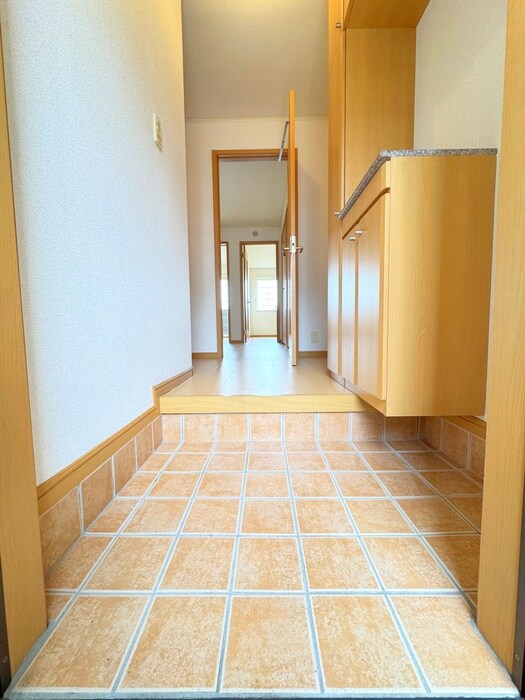 物件内観写真12　(玄関)