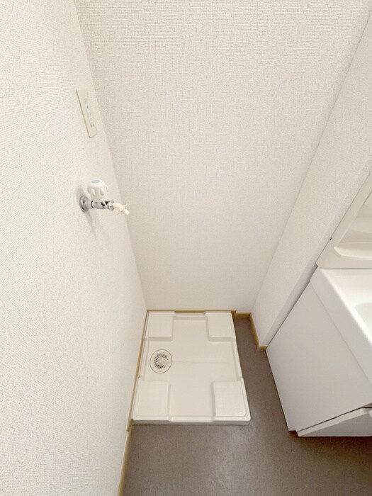 物件内観写真13　(洗濯機置場)