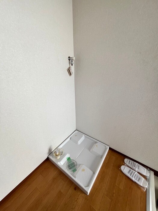 物件内観写真8　(洗濯機置場)