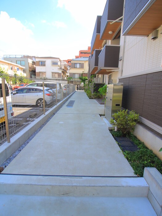 物件外観写真4　(エントランス部分)