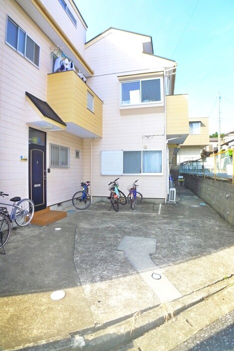 物件外観写真3　(駐輪場)