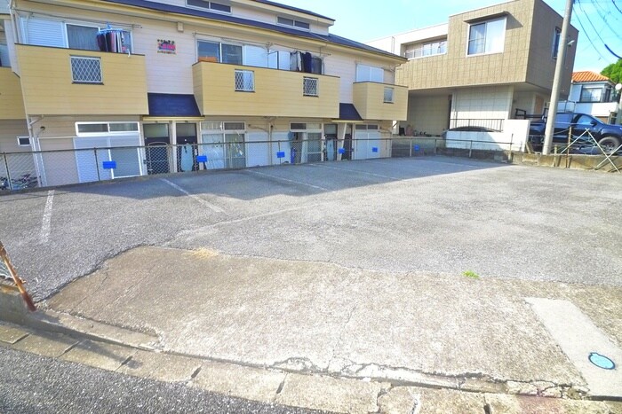 物件外観写真4　(駐車場)