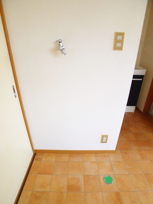 物件内観写真13　(洗濯機置場)