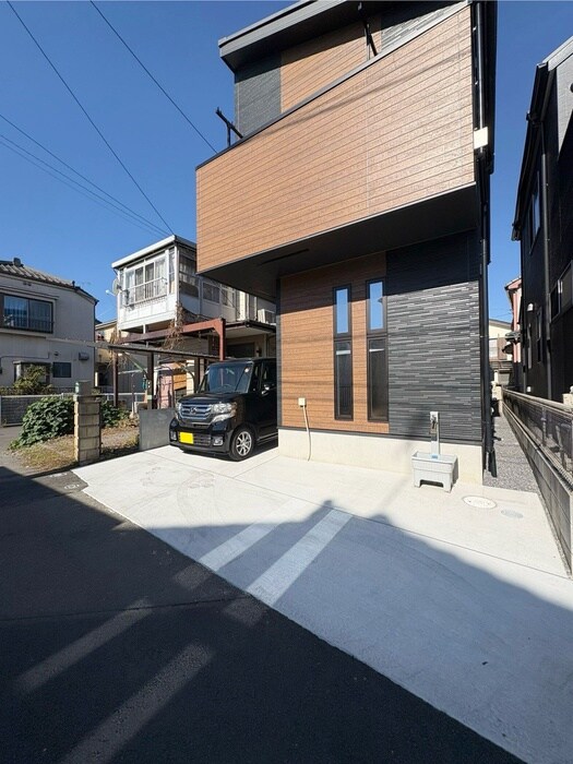 物件外観写真3　(駐車場)