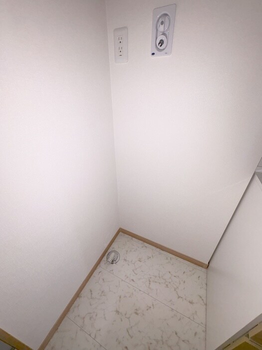 物件内観写真18　(洗濯機置場)