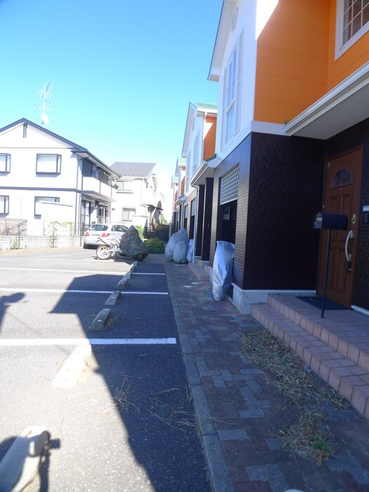 物件外観写真4　(エントランス部分)