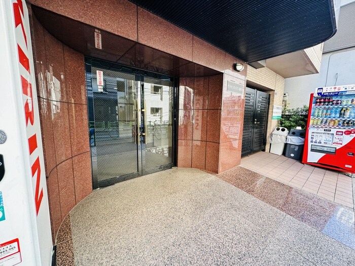 物件外観写真2　(エントランス部分)