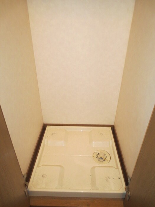 物件内観写真14　(洗濯機置場)