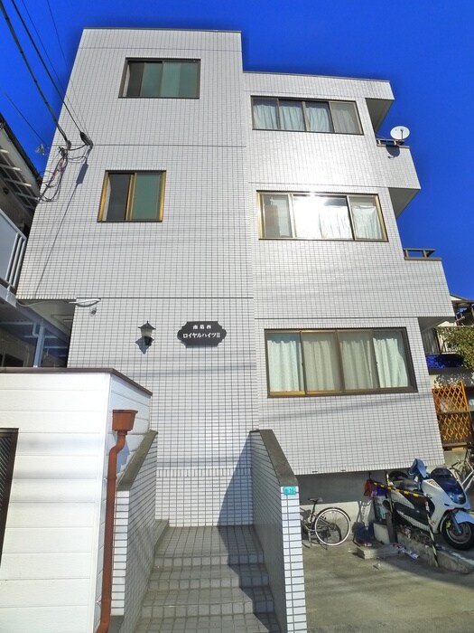 物件外観写真1　(エントランス部分)