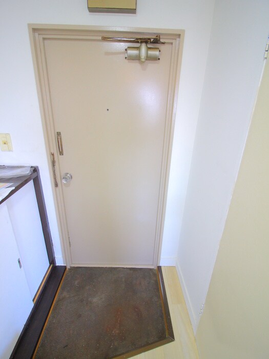 物件内観写真18　(玄関)