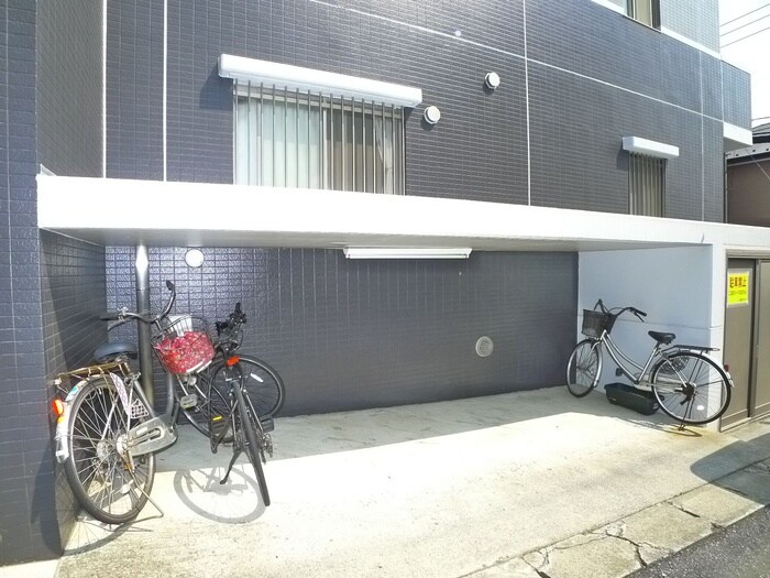 物件外観写真5　(駐輪場)