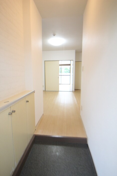 物件内観写真7　(玄関)