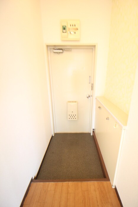 物件内観写真7　(玄関)
