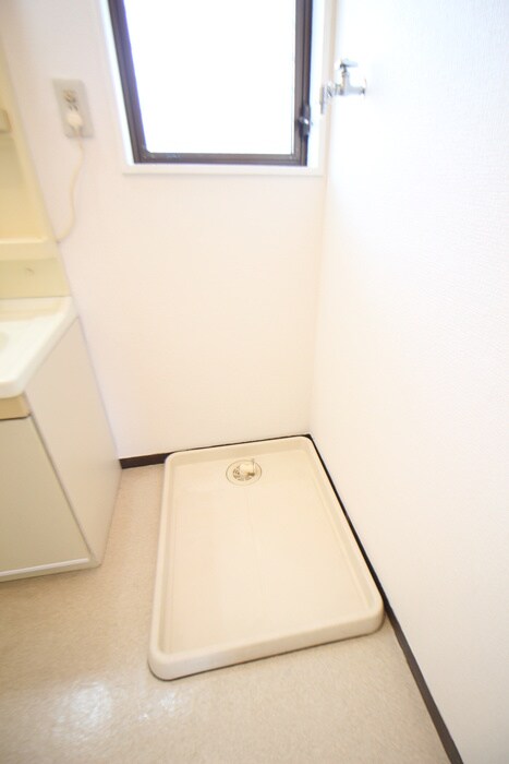 物件内観写真12　(洗濯機置場)