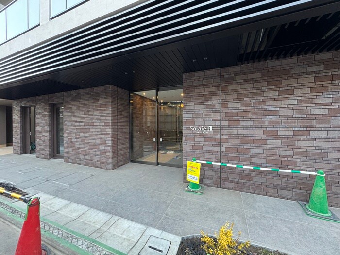 物件外観写真4　(エントランス部分)