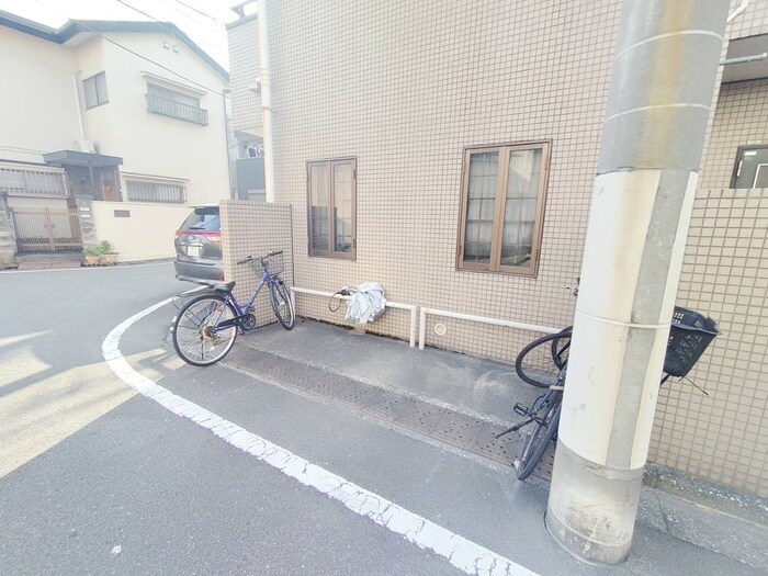 物件外観写真3　(駐輪場)