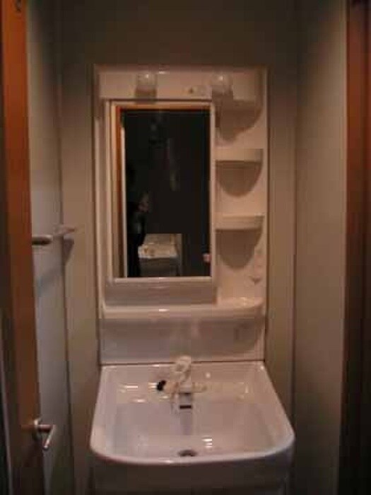 物件内観写真8　(洗面)