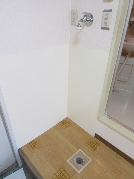 物件内観写真13　(洗濯機置場)