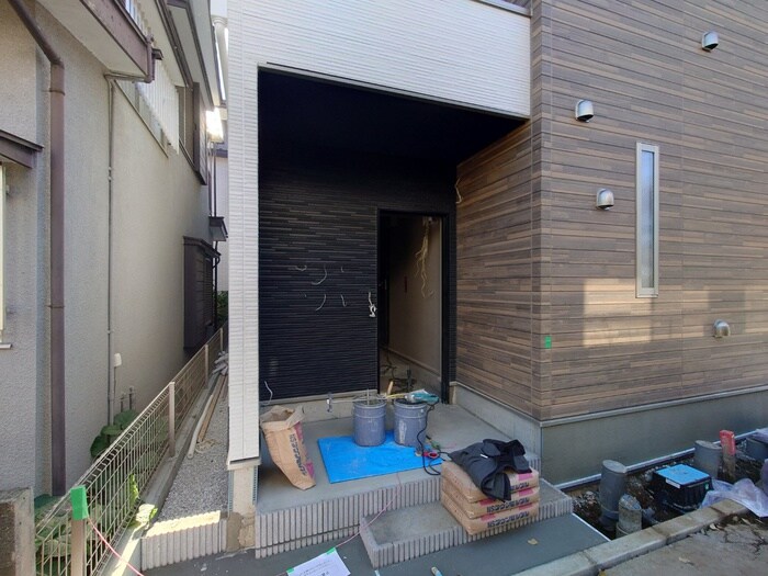 物件外観写真3　(エントランス部分)