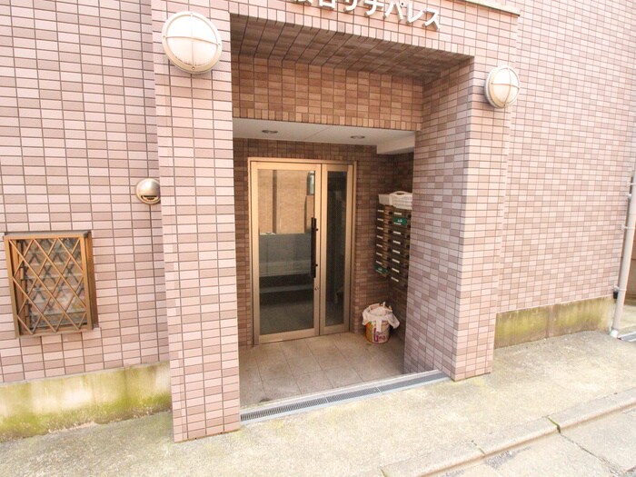 物件外観写真4　(エントランス部分)