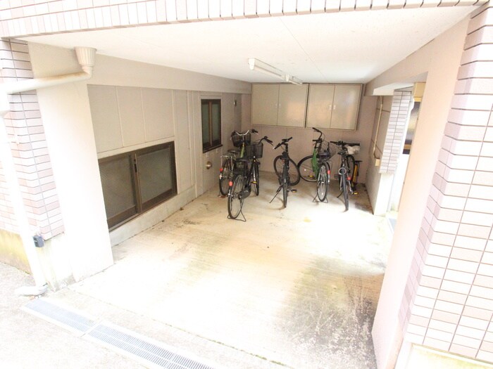 物件外観写真5　(駐輪場)