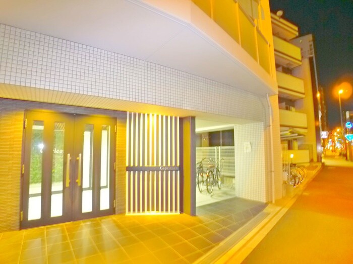 物件外観写真3　(エントランス部分)