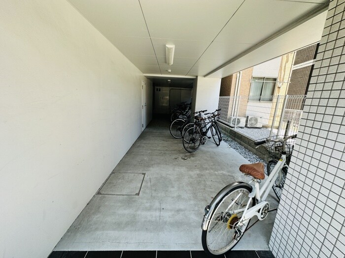 物件外観写真5　(駐輪場)