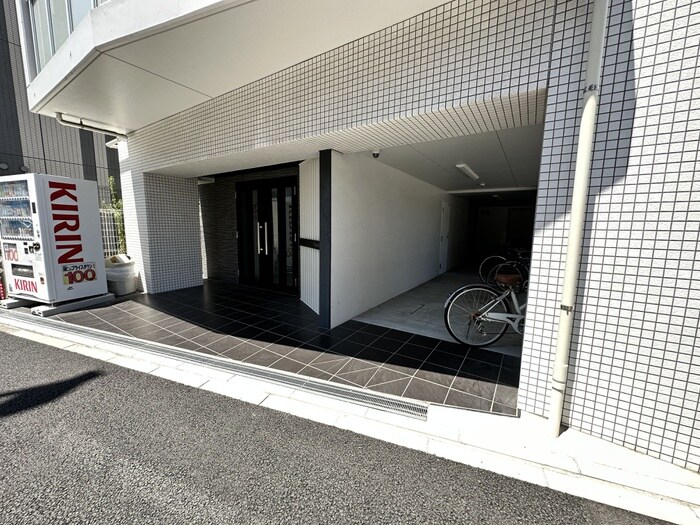 物件外観写真6　(エントランス部分)