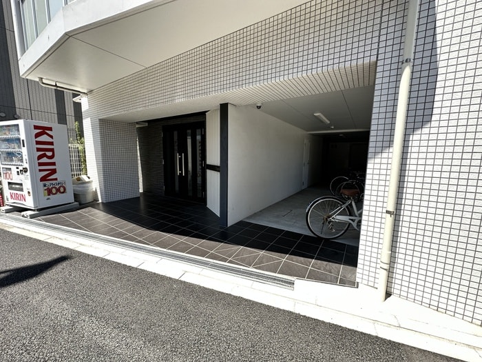 物件外観写真6　(エントランス部分)