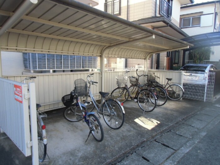 物件外観写真4　(駐輪場)