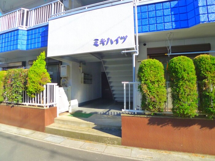 物件外観写真2　(エントランス部分)