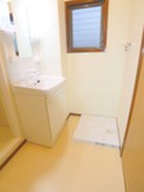 物件内観写真15　(洗濯機置場)