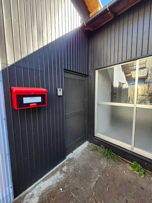 物件外観写真4　(エントランス部分)