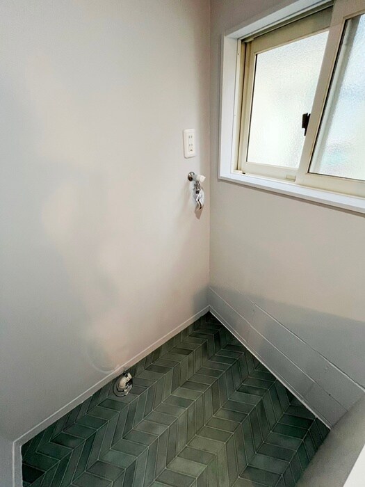 物件内観写真16　(洗濯機置場)