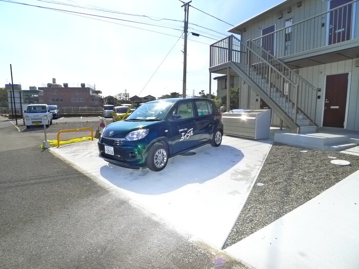 物件外観写真4　(駐車場)