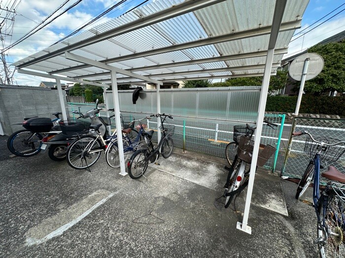 物件外観写真4　(駐輪場)