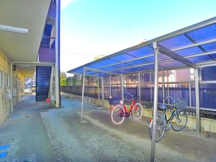 物件外観写真3　(駐輪場)