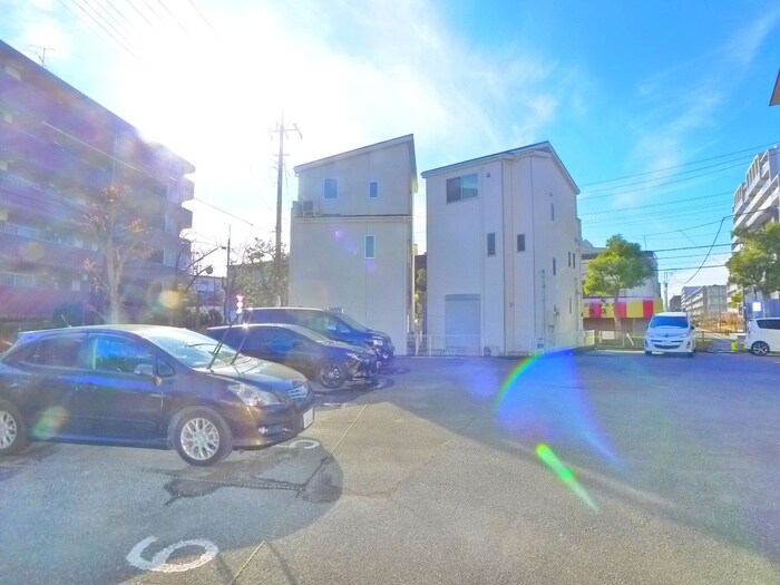 物件外観写真4　(駐車場)